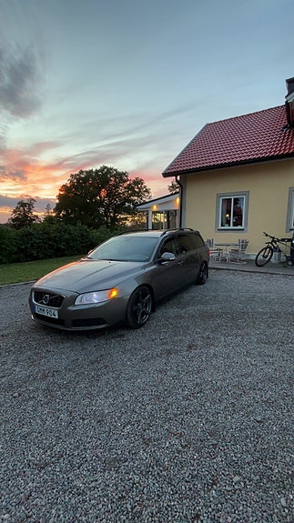 Volvo V70 3 of 4