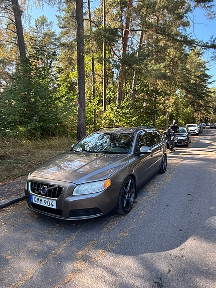 Volvo V70 2 of 4