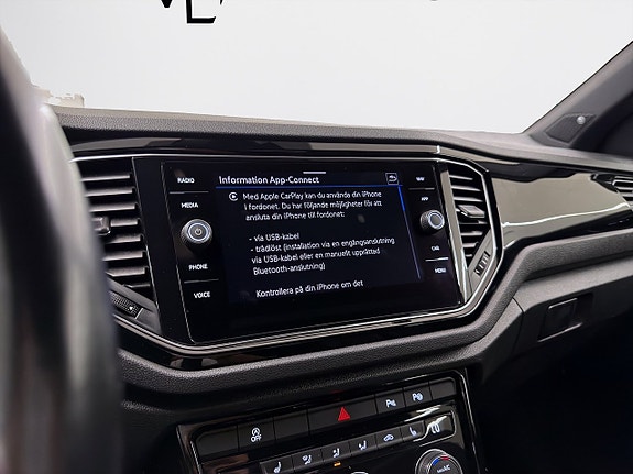 Volkswagen T-Roc 18 of 22
