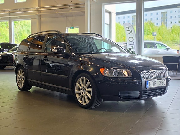 Volvo V50 2 of 11