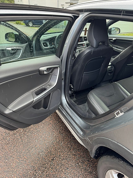 Volvo V60 Cross Country 9 of 11