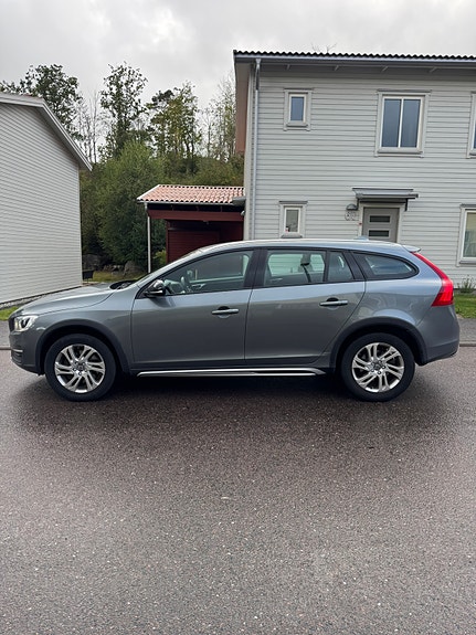 Volvo V60 Cross Country 6 of 11