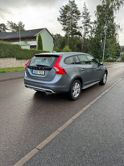 Volvo V60 Cross Country 4 of 11