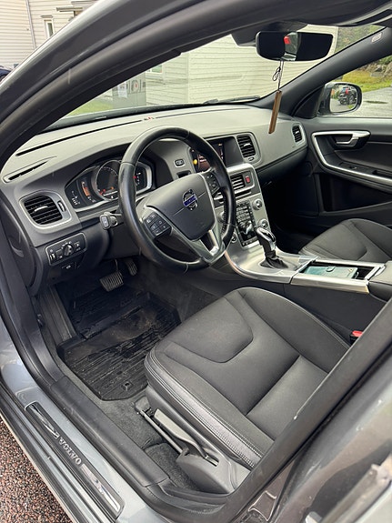 Volvo V60 Cross Country 8 of 11