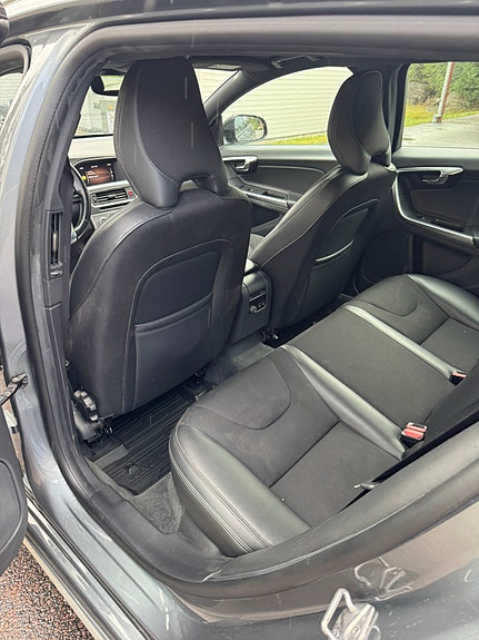 Volvo V60 Cross Country 10 of 11