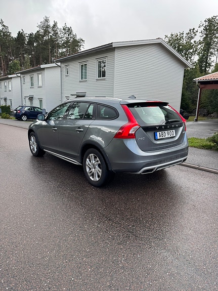 Volvo V60 Cross Country 5 of 11