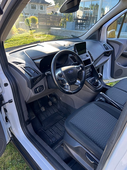 Ford Transit Connect 2 of 7