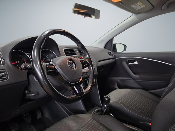 Volkswagen Polo 12 of 15
