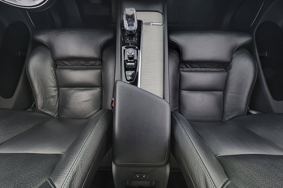 Volvo XC60 17 of 30
