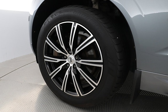 Volvo XC60 13 of 30