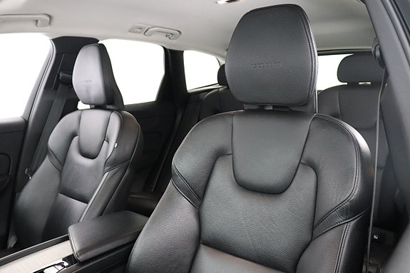 Volvo XC60 16 of 30