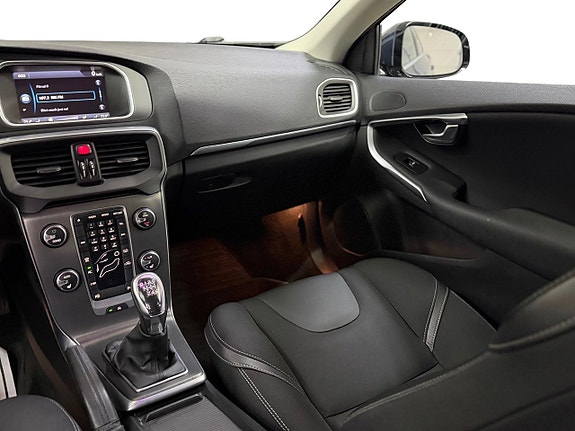 Volvo V40 14 of 17