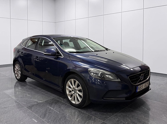 Volvo V40 3 of 17