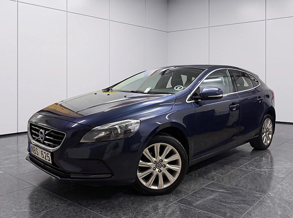 Volvo V40 8 of 17