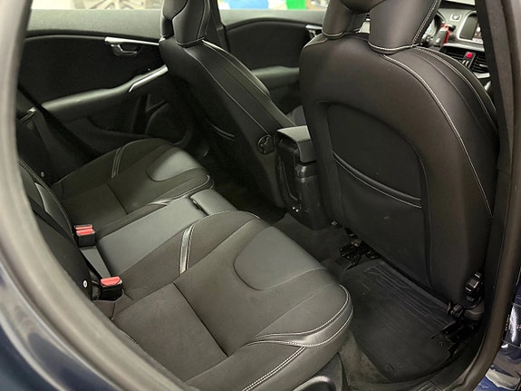 Volvo V40 11 of 17