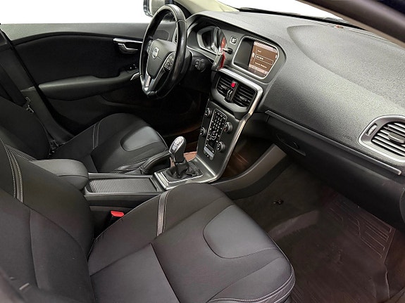 Volvo V40 12 of 17