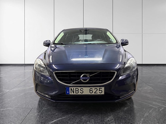 Volvo V40 2 of 17
