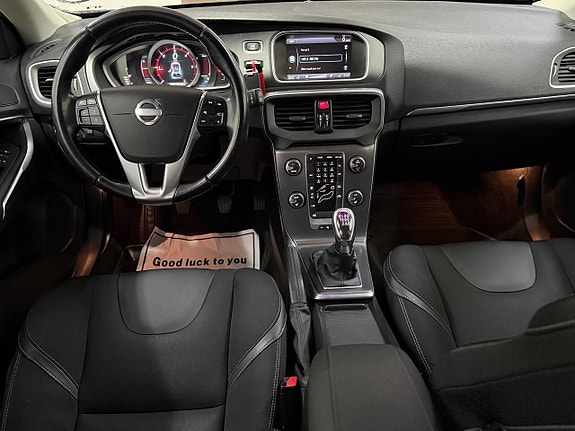 Volvo V40 9 of 17