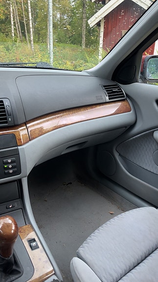 BMW 320i 6 of 6