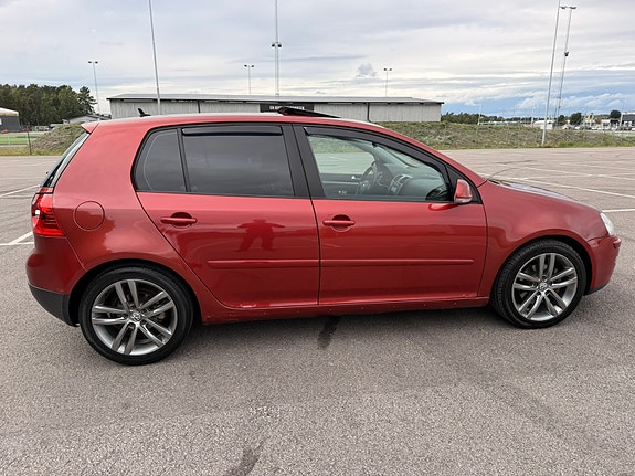 Volkswagen Golf V 2 of 10