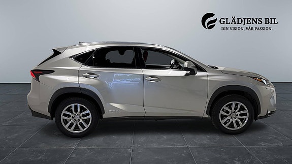 Lexus NX300h 8 of 29