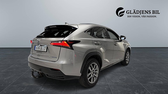 Lexus NX300h 7 of 29