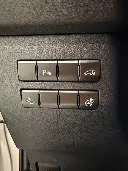 Lexus NX300h 25 of 29