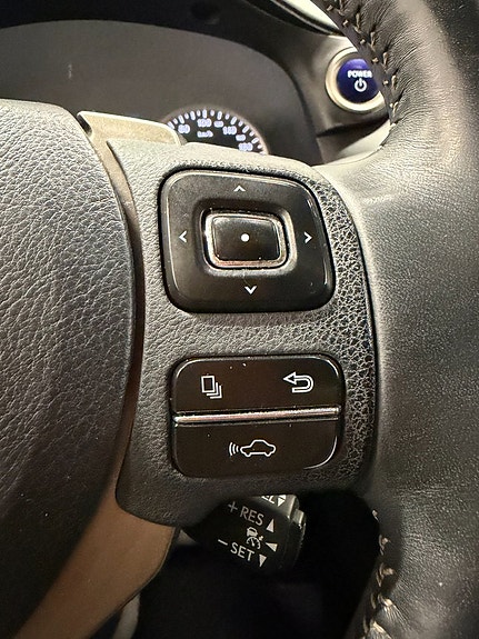 Lexus NX300h 24 of 29