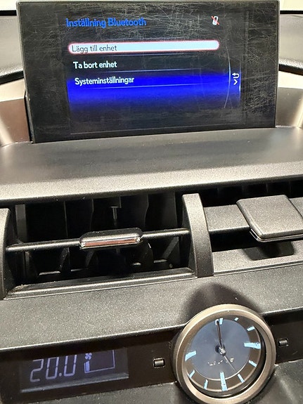 Lexus NX300h 28 of 29