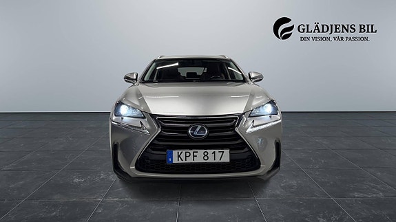 Lexus NX300h 2 of 29