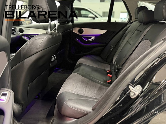 Mercedes-Benz C300 25 of 27