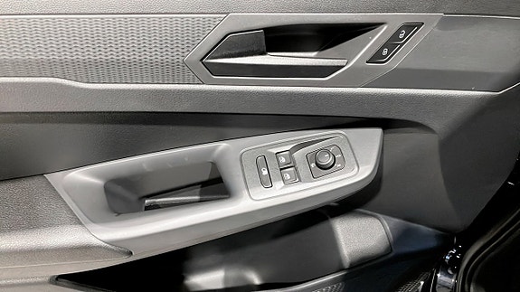 Ford Transit Connect 11 of 17