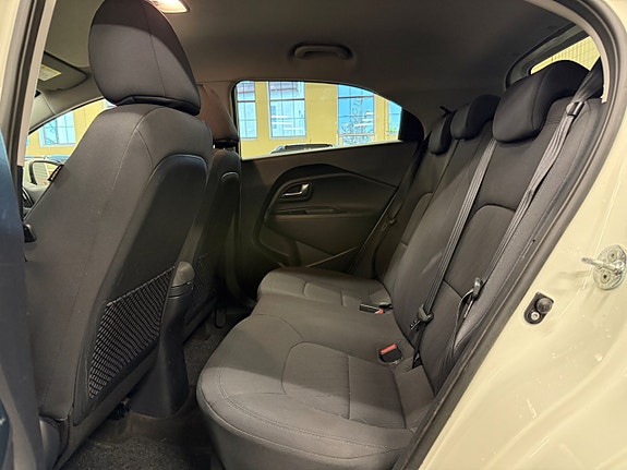 Kia Rio 13 of 14
