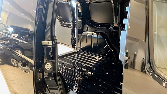 Ford Transit Connect 5 of 12
