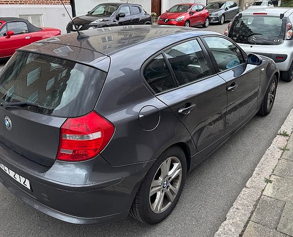 BMW 118i 2 of 4