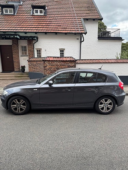 BMW 118i 3 of 4