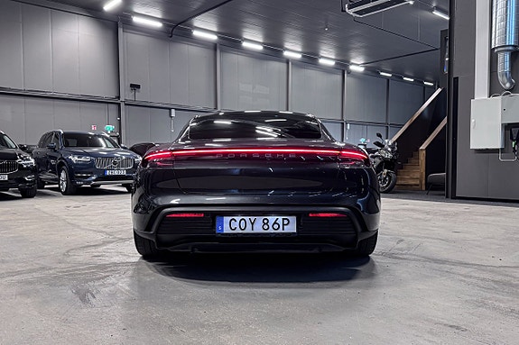 Porsche Taycan 5 of 22