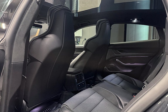Porsche Taycan 13 of 22