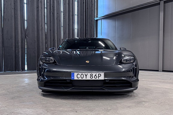 Porsche Taycan 9 of 22