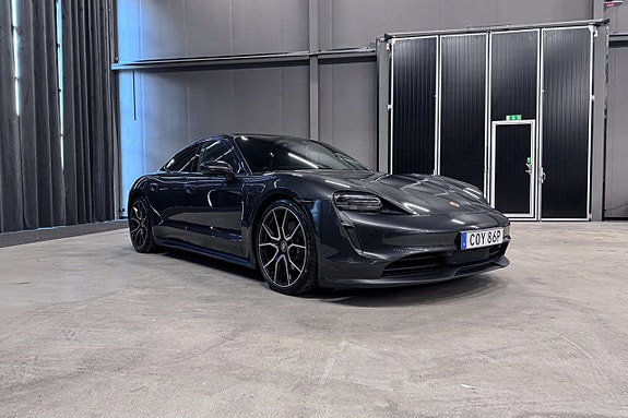 Porsche Taycan 8 of 22