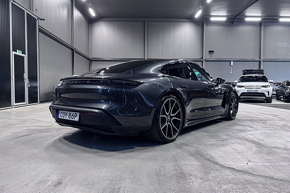 Porsche Taycan 6 of 22