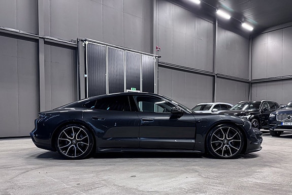 Porsche Taycan 7 of 22