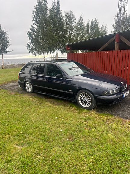 BMW 528i 2 of 3