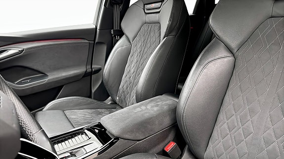 Audi Q6 e-tron 8 of 18