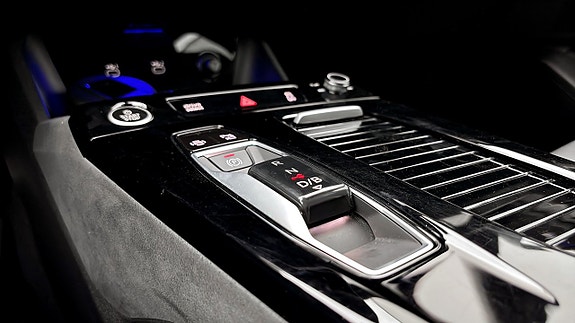 Audi Q6 e-tron 17 of 18