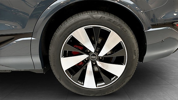 Audi Q6 e-tron 6 of 18