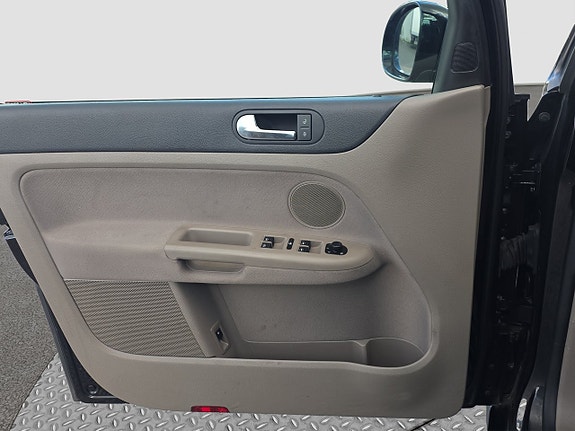 Volkswagen Golf Plus 8 of 12