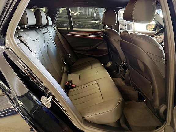 BMW 530e 12 of 27