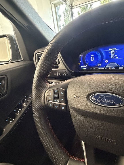 Ford Kuga 16 of 30