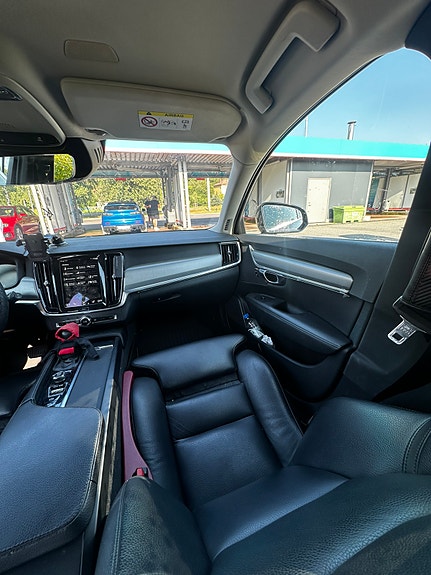 Volvo V90 26 of 30
